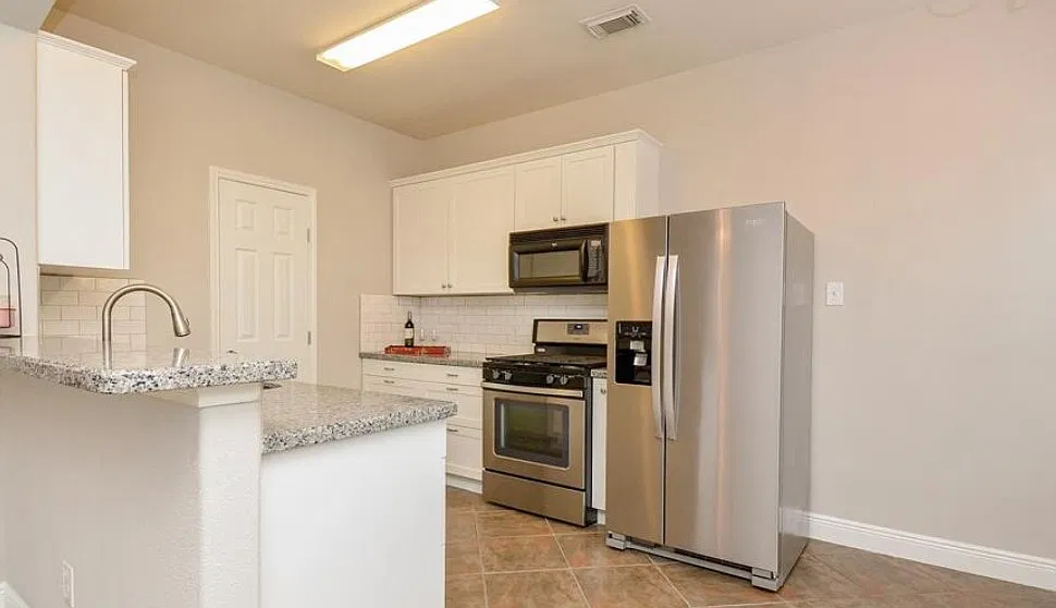 3 bed, 2.5 bath, 1668 sqft, $1,900 — Photo 4