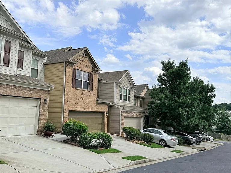 1033 Haley Woods Ln — Photo 29