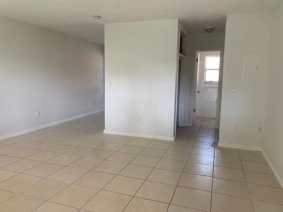 4th image of 576 NE 62nd St #2