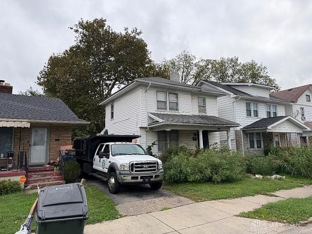 2nd image of 1053 Gerhard St
