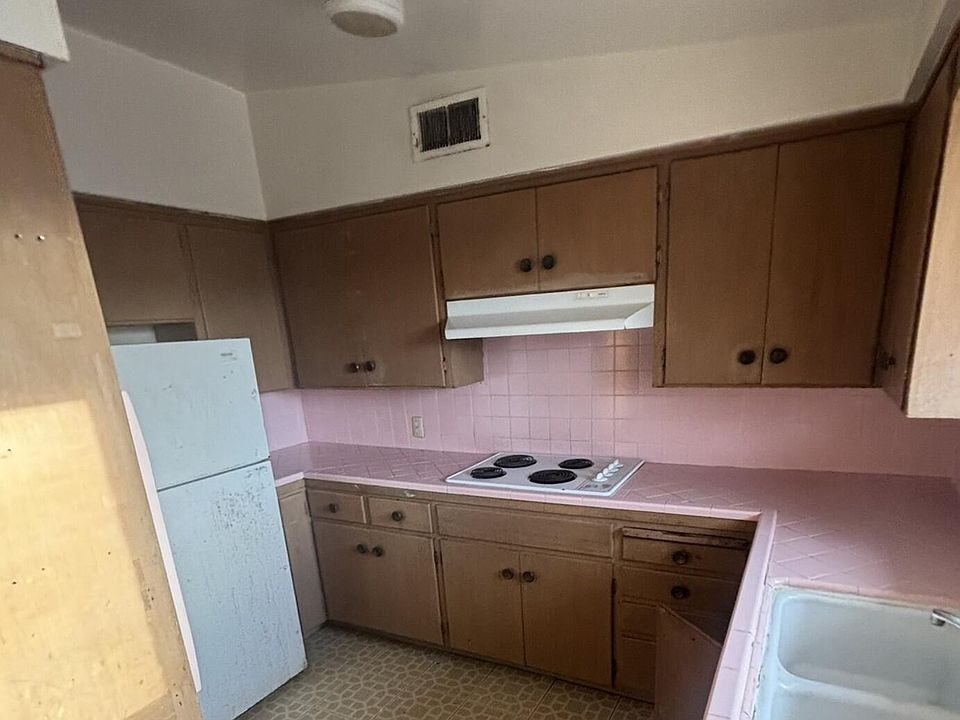 1st image of 829 N Catalina Ave