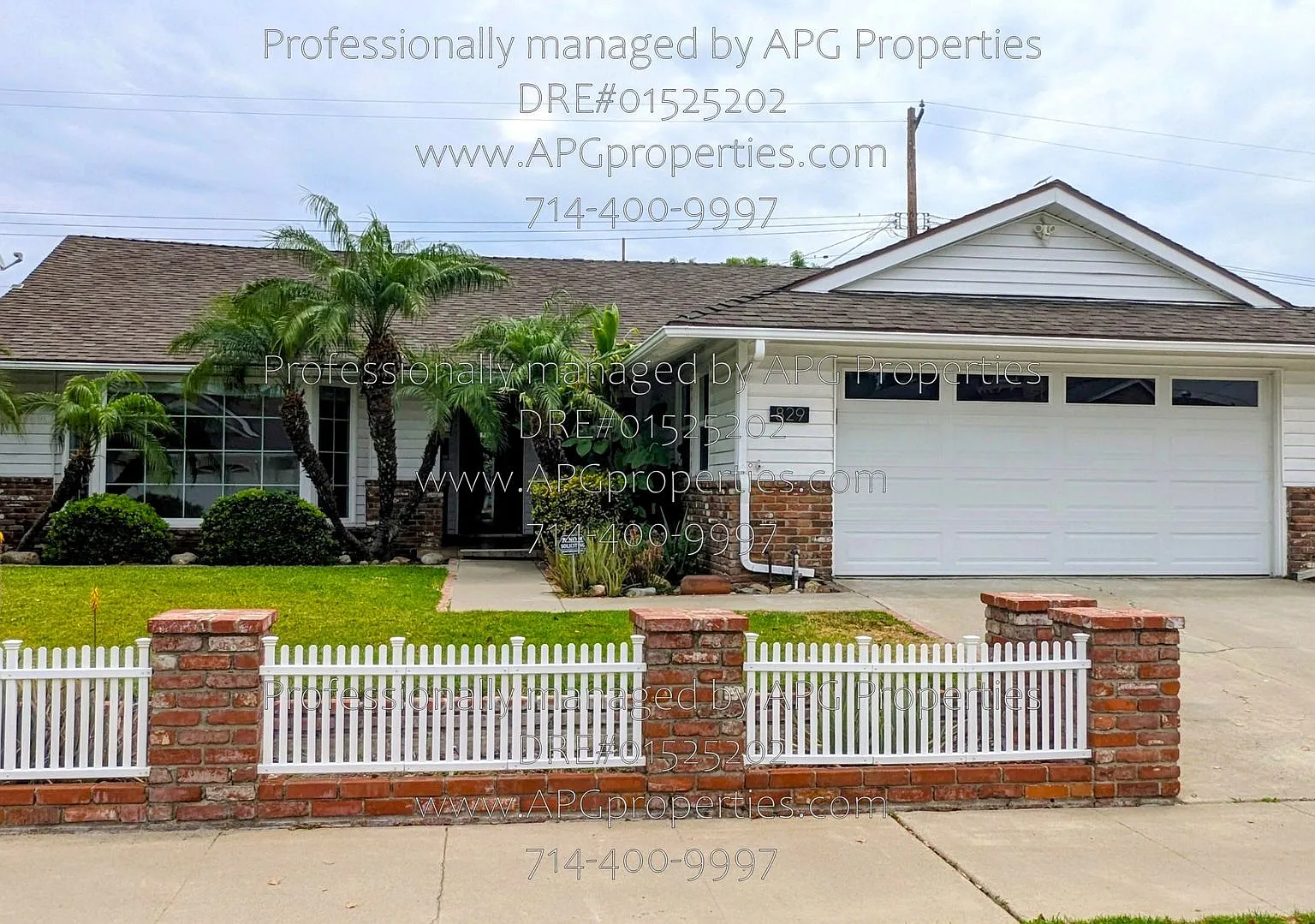 Welcoming 4 bedroom / 2.5 bathroom house with 2 car garage in Orange — Photo 1