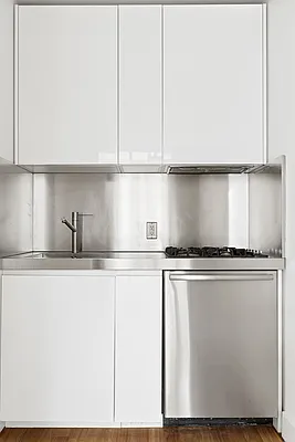 Rented by SERHANT. | media 10