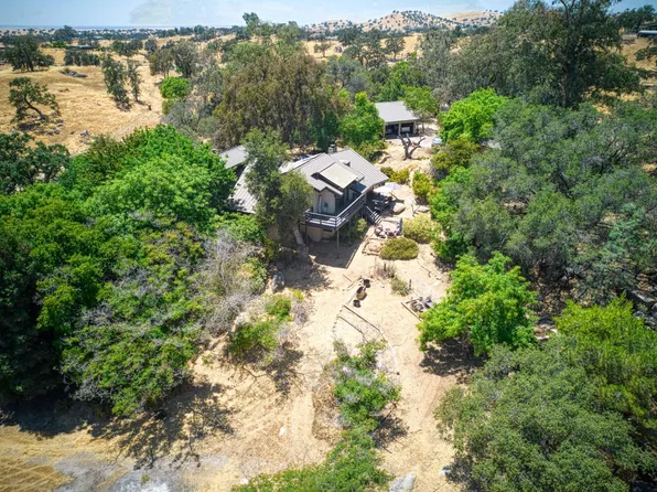40687 Millstream Ln, Madera, CA 93636