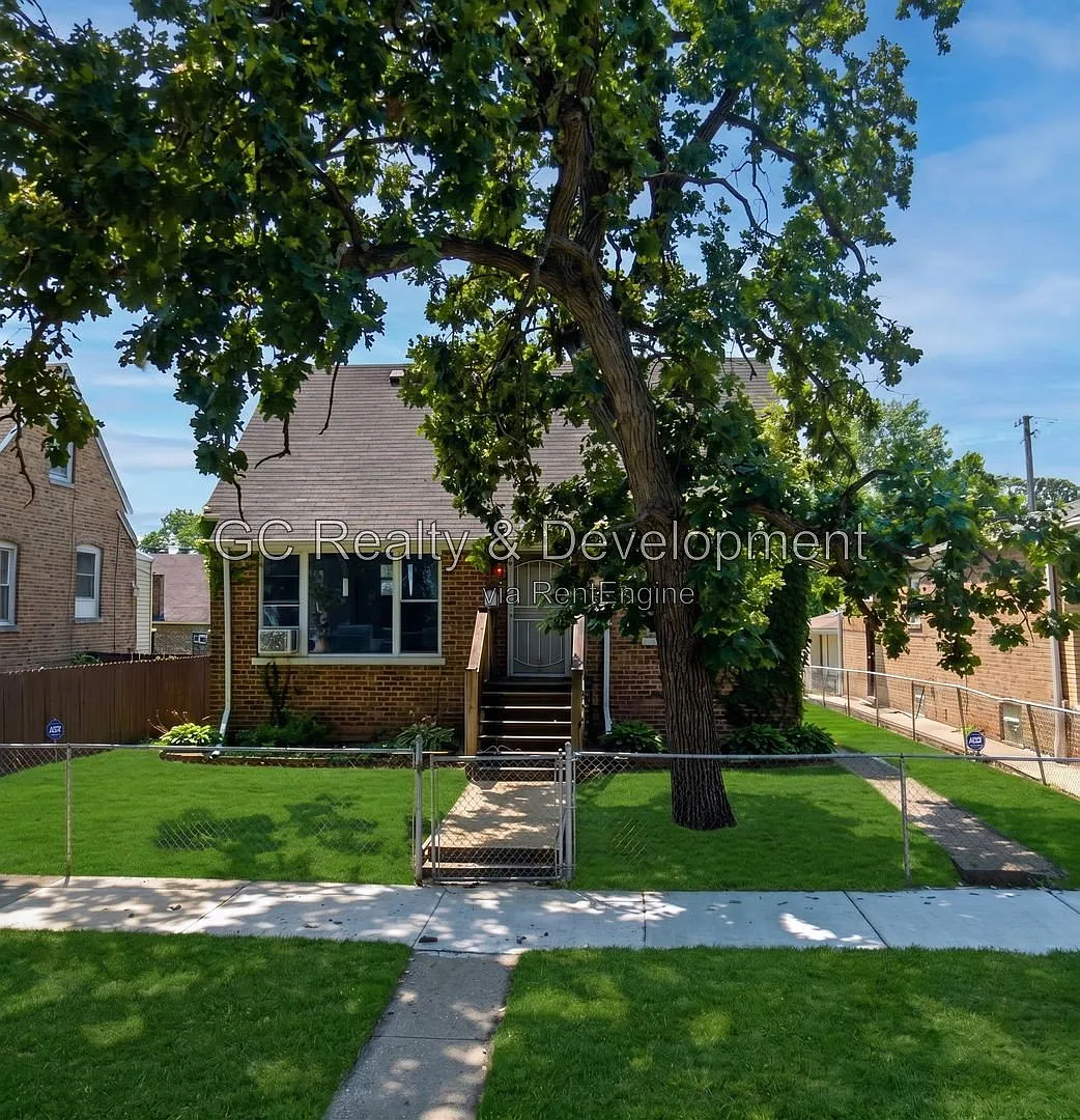 4 bed, 2.0 bath, 1306 sqft, $2,200 — Photo 1