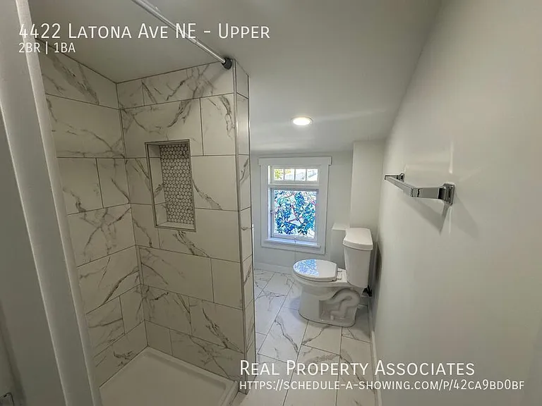 4422 Latona Ave NE #UPPER — Photo 11