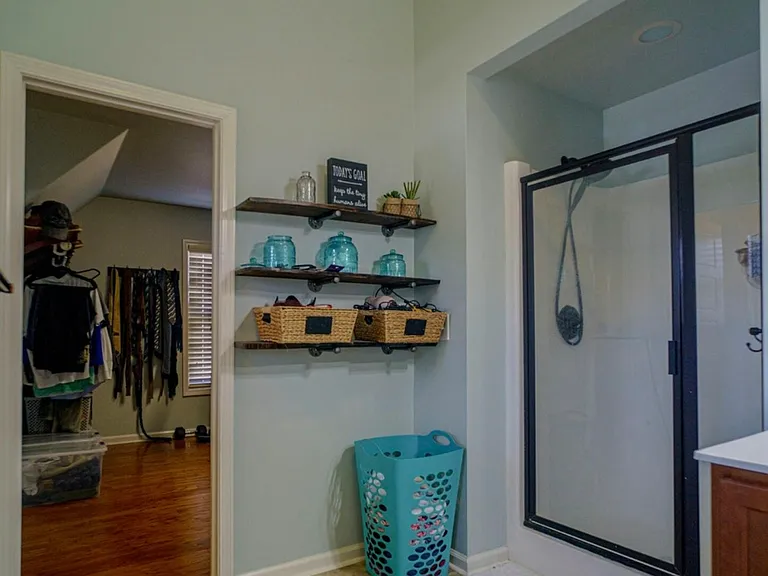 205 Holmes Point Ct — Photo 13