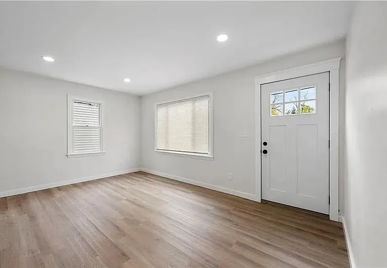 13410 Wainfleet Ave — Photo 2