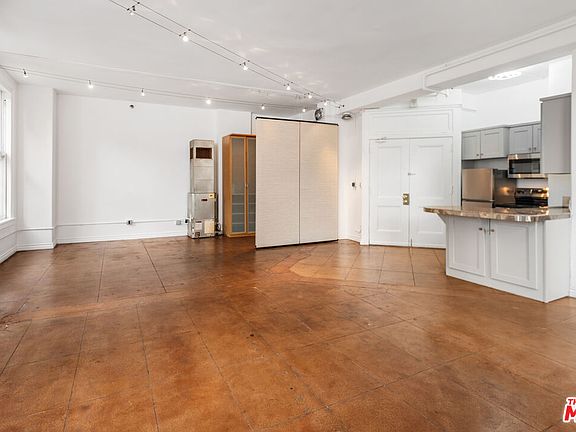 3rd image of 215 W 7th St APT 508