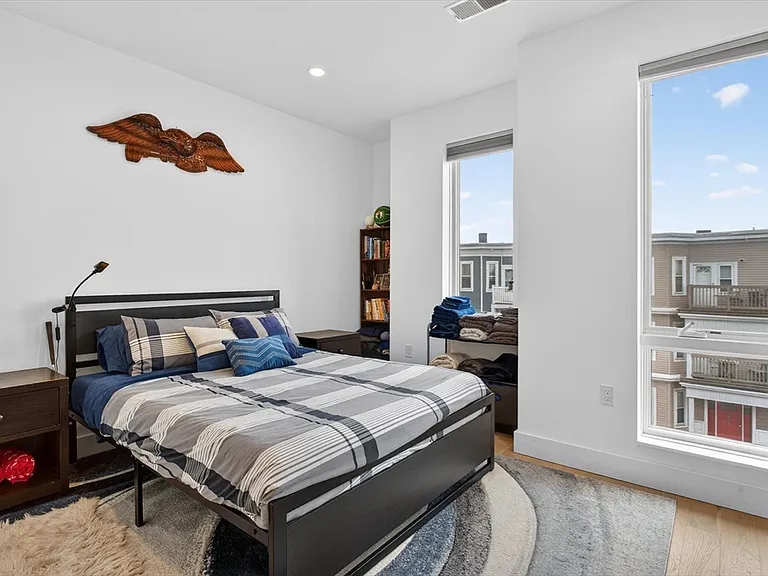 946 Saratoga St #303 — Photo 7