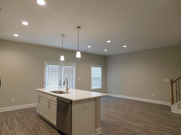 5th image of 3766 Summerline Ln NE