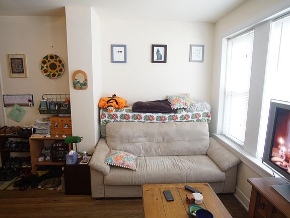 5th image of 2554 W Eastwood Ave
