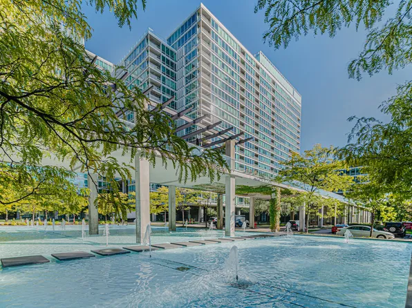 9655 Woods Dr Unit 301, Skokie, IL 60077