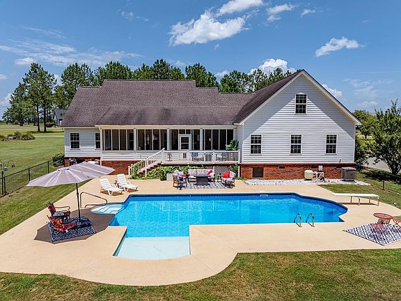 2nd image of 48 Thomas Dr