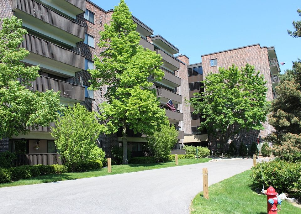 1st image of 920 Vose Dr APT 407