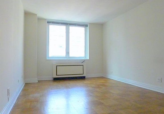3rd image of 400 E 71st St APT 12M