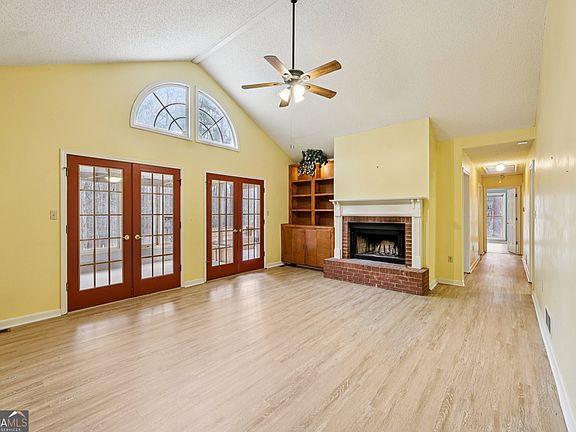 3rd image of 130 The Farm Rd