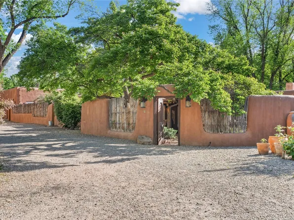 924 Canyon Rd APT 5, Santa Fe, NM 87501