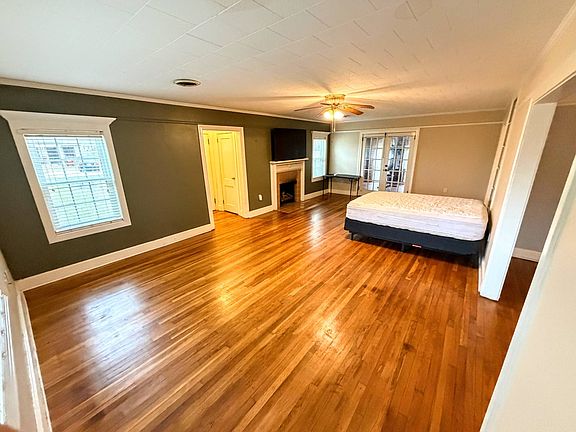 3rd image of 220 3rd Ave SE