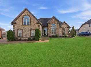 716 Farmington Dr, Lebanon, TN 37087