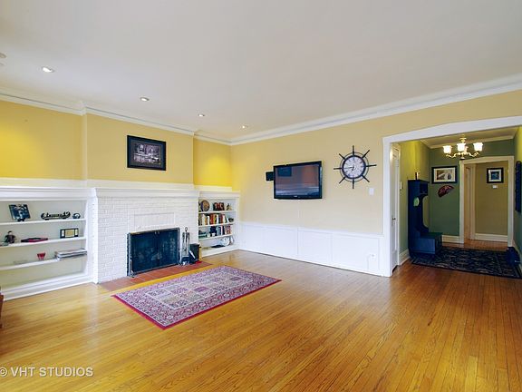 3rd image of 622 W Waveland Ave #3W