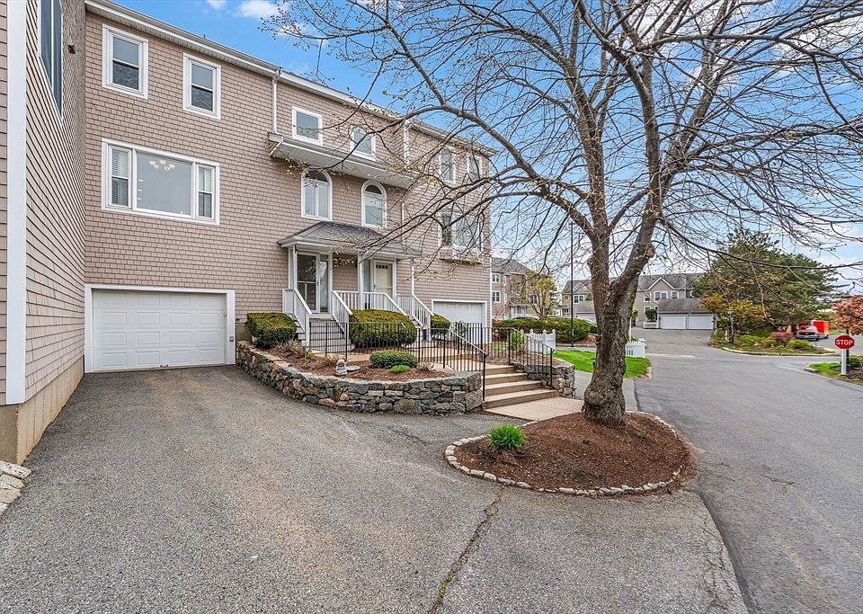 1st image of 7 Whaler Ln