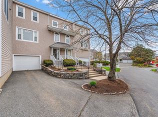 7 Whaler Ln, Quincy, MA 02171