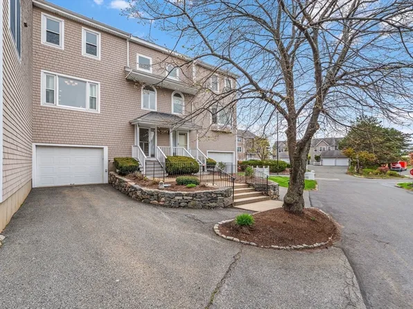 7 Whaler Ln, Quincy, MA 02171