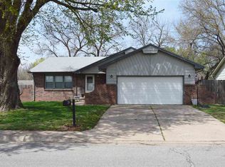 1509 N Rockwood Blvd, Mulvane, KS 67110