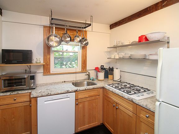 5th image of 147 E Chestnut St APT 8