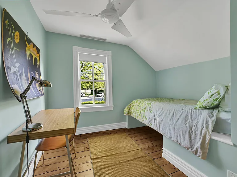 17 Montauk Avenue Ext — Photo 12