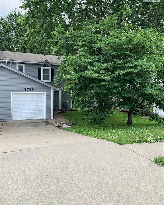 2-story townhouse with updates