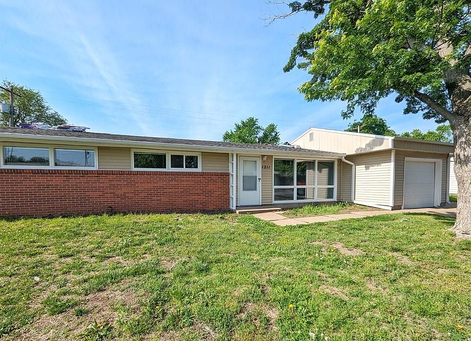 1st image of 1211 Crescent Dr