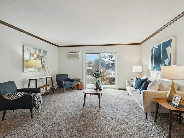 Wayzata Lake Apartments — Photo 16
