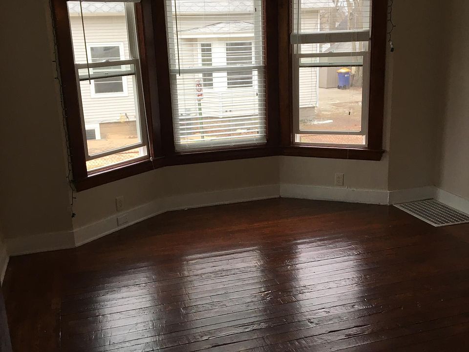 1st image of 941 Baldwin St SE #1