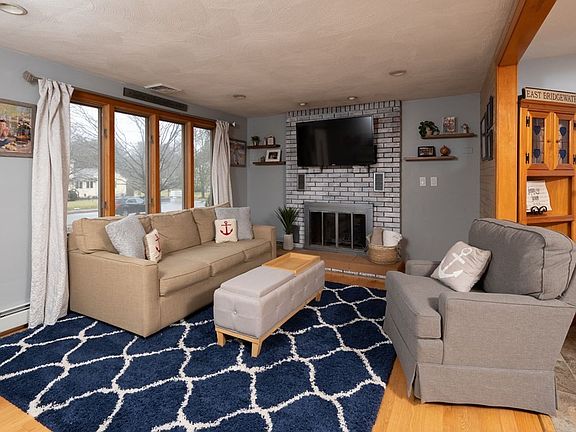 4th image of 136 Broadmeadow Dr