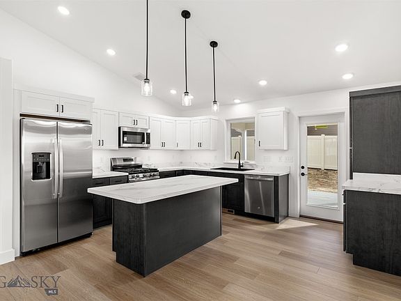 4th image of 516 Montecito Ave