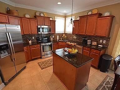 4th image of 1305 Farmington Dr