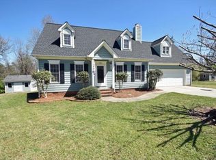 1104 Cedar Ridge Dr, Mebane, NC 27302
