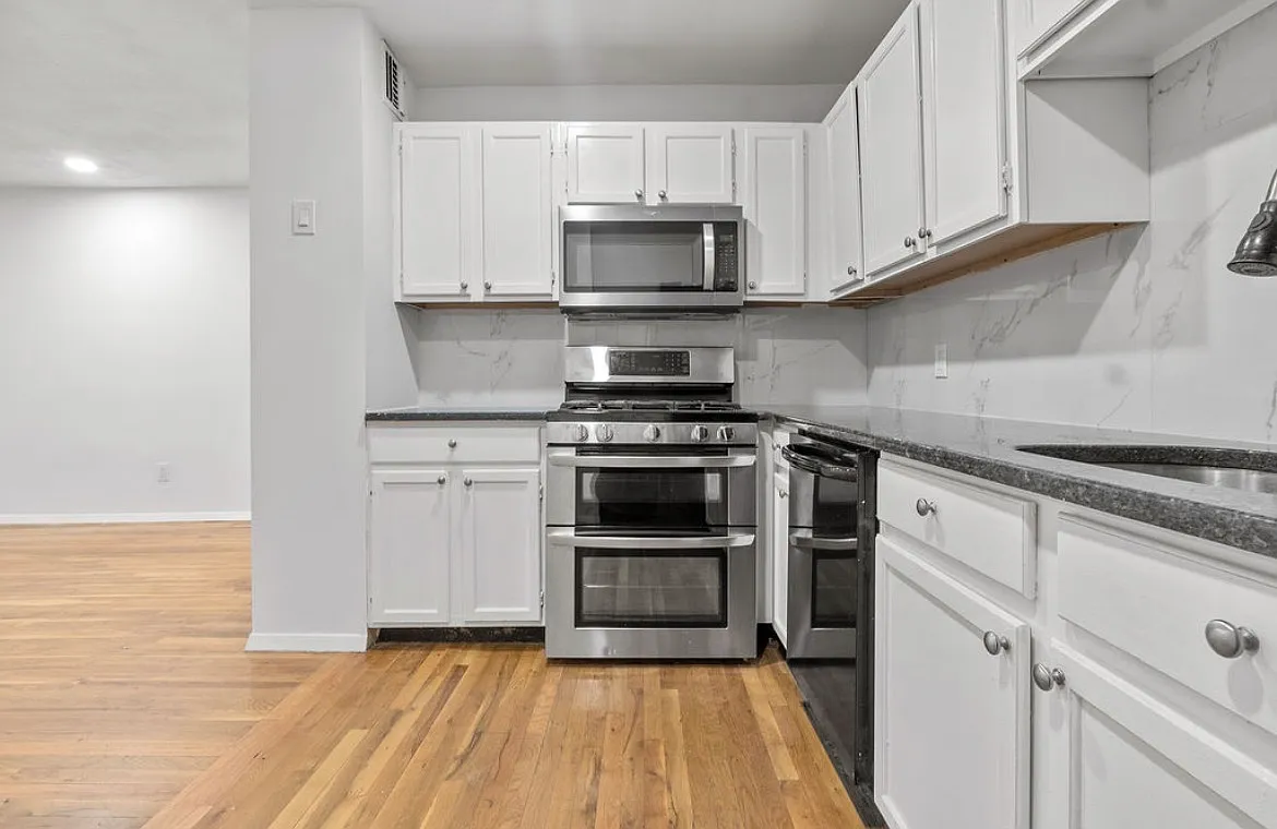 3 bed, 1080 sqft, $2,850 — Photo 1