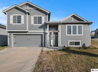 18802 Greenleaf St, Omaha, NE 68136