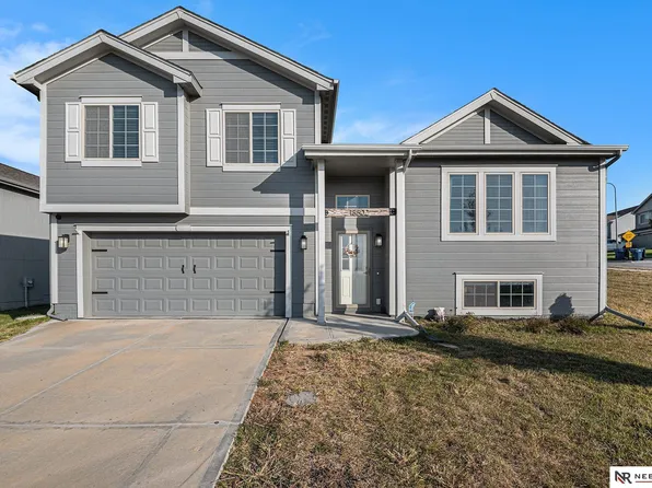 18802 Greenleaf St, Omaha, NE 68136