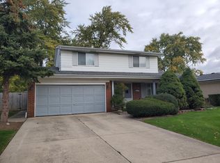 2851 Belcher Dr, Sterling Heights, MI 48310