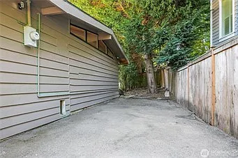 10047 NE 31st Pl — Photo 18