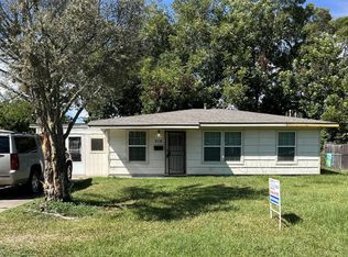 508 Honeysuckle Dr, La Marque, TX 77568