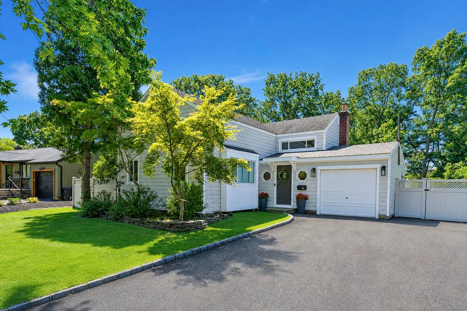 4 bed, $5,500 — Photo 1