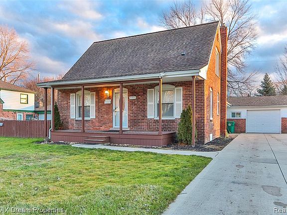 2nd image of 31951 Sheridan St