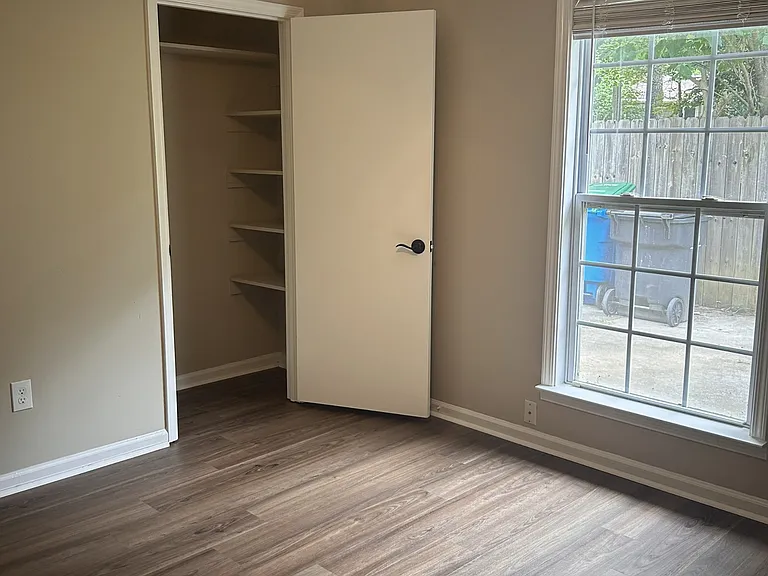 550 Creekwood Xing — Photo 8