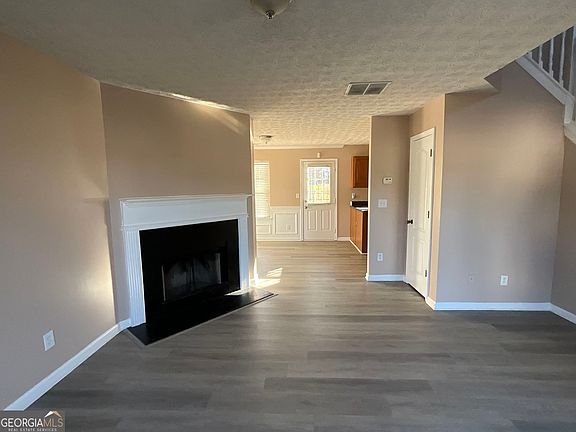 4th image of 2043 Newton Estates Dr
