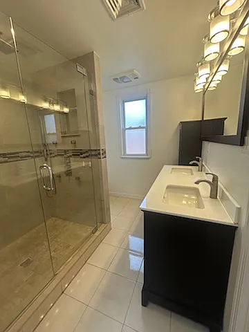 Master Bedroom Jack-n-Jill His/Hers Bathroom